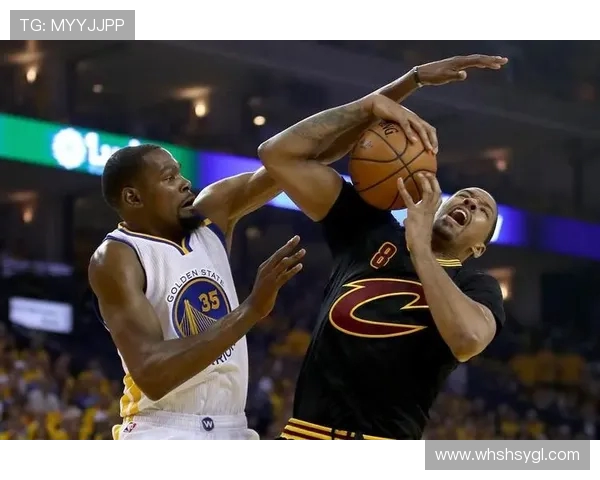 2017年NBA总决赛勇士与骑士对决精彩比分回顾与赛况分析