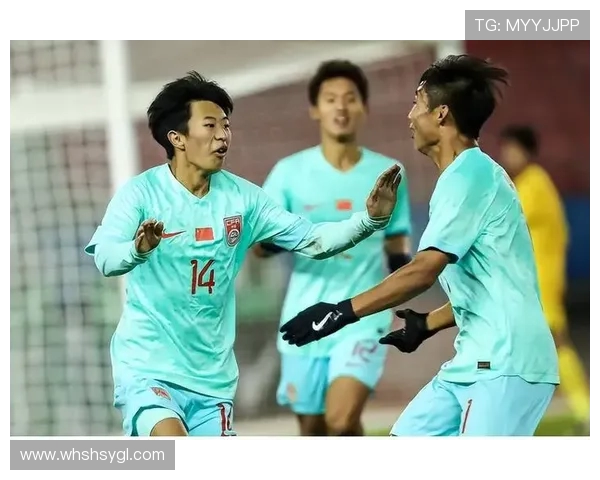 前进之鹰与埃因霍温青的激烈对决展现足球魅力与团队精神