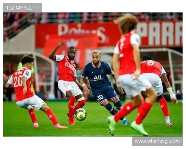 尼奥尔主场迎战梅斯双方争夺关键三分的激烈对决