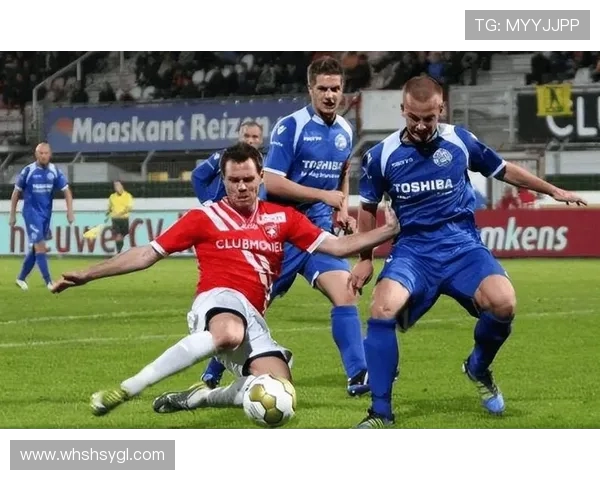 阿尔梅与坎布尔的激烈对决展现足球魅力与团队精神的较量